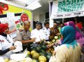 Paskomnas Habiskan 4 Ton Buah pada Acara Pasar Murah di Jimerto
