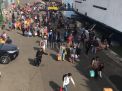 Pemudik Mulai Padati Pelabuhan Tanjung Perak Surabaya