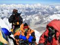Kisah Pendaki Mencapai Puncak Gunung Everest di Tengah Pandemi Covid-19