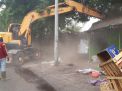 Foto: Penertiban Puluhan Bangunan Liar di Jalan Barata Jaya