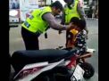 Menggemaskan, Biker Cilik Menangis Saat Digiring Polisi