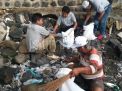 Rayakan Hari Laut Sedunia, Masyarakat Muncar Punguti Sampah Pesisir