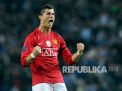 Solskjaer Terharu Cavani Mengalah Demi CR7