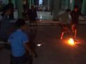 Bermain Sepak Bola Api Semarakkan Malam Ramadan di Tulungagung