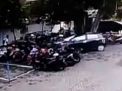 Hilang Kendali, Mobil Sedan Tabrak Puluhan Motor di Madiun