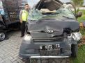 Pikap Grand Max Muat Cabai Terguling di Tol, Satu Tewas