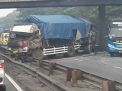 Tabrak Pembatas, Truk Gandeng Tutup Jalur Tol Waru-Porong