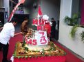 Sambut Hari Kemerdekaan, Hotel Aston Buat Tumpeng Jadah Pecel Terbesar