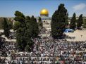Ribuan Muslim Palestina Sesaki Salat Jumat Pertama Ramadan di Masjid Al-Aqsa