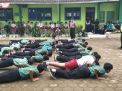 Ketahuan Hendak Tawuran, Pelajar di Banyuwangi ini Dihukum Push Up 