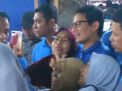 Kunjungi Kota Malang, Emak-emak Berebut Selfie Bersama Sandiaga Uno