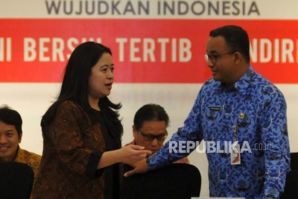 Puan Maharani (kiri) berbincang dengan Anies Baswedan (Foto: Republika/Prayogi)