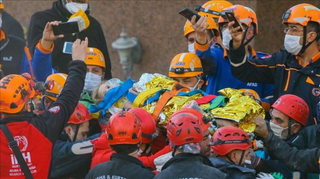 Ayla Gezgin diselamatkan di distrik Bayrakli di Provinsi Izmir - Anadolu Agency

