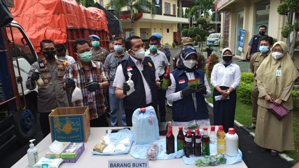 Bareskrim Polri dan BPOM Bongkar Produksi Jamu Ilegal di Banyuwangi