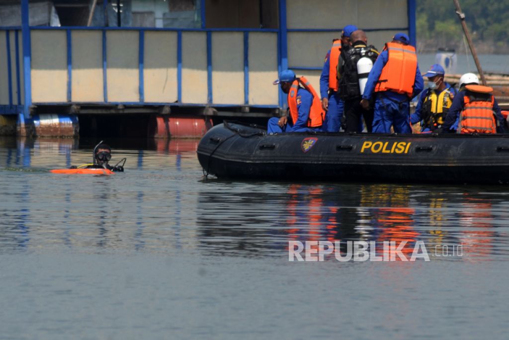 Tim SAR gabungan mencari korban (Foto: Antara/Aloysius Jarot Nugroho via Republika)
