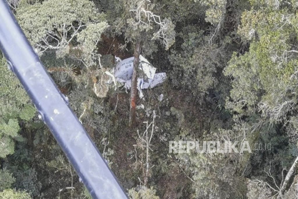Tiga kru pesawat Rimbun Air ditemukan Meninggal (Foto: EPA-EFE/BASARNAS via Republika)