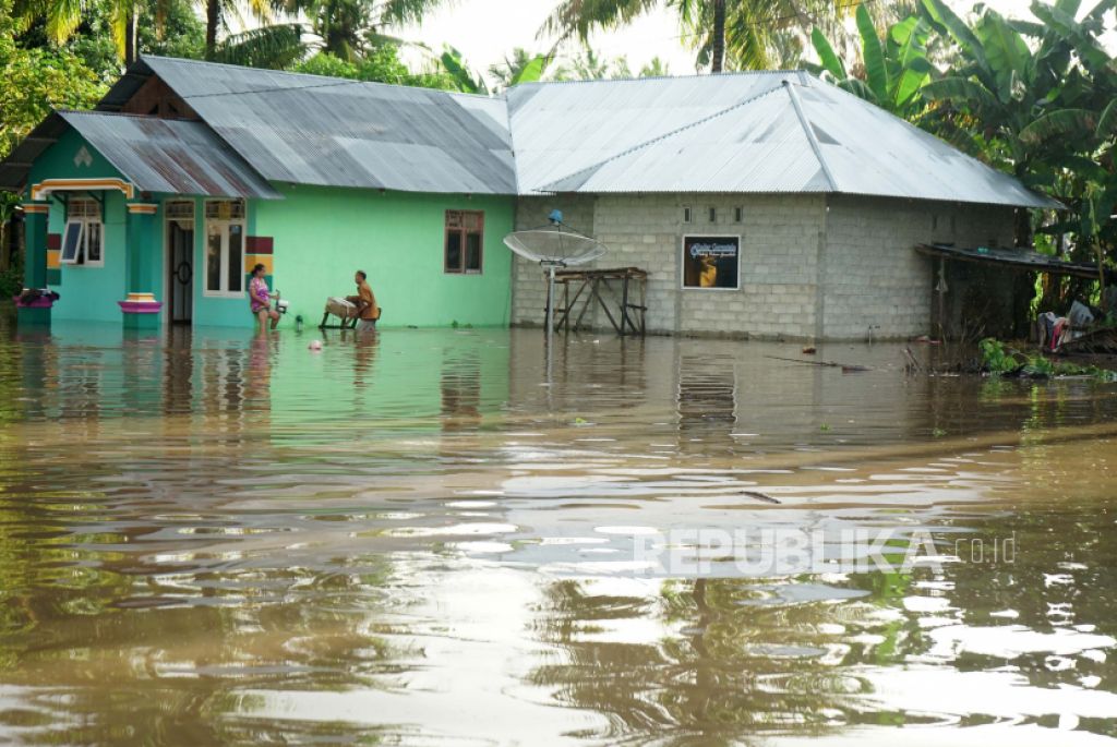 Banjir (Foto: Antara/Adiwinata Solihin via Republika)
