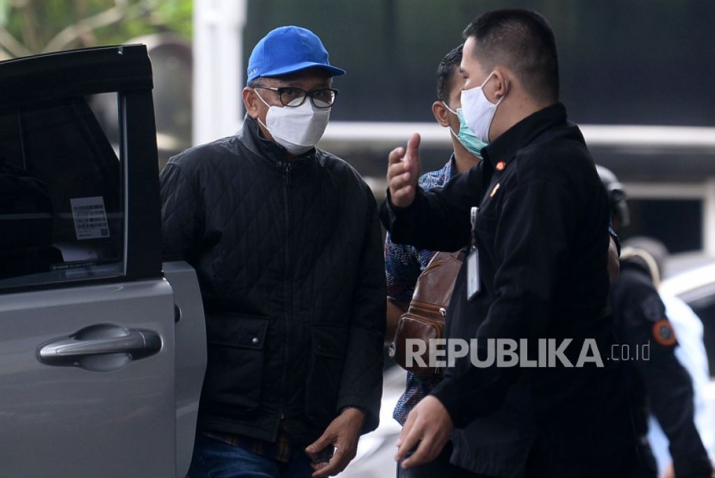 Gubernur Sulsel Nurdin Abdullah ditetapkan sebagai tersangka oleh KPK (Foto: Prayogi/Republika)