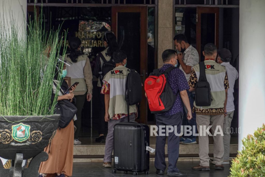 KPK Geledah Rumah Dinas Bupati Banjarnegara