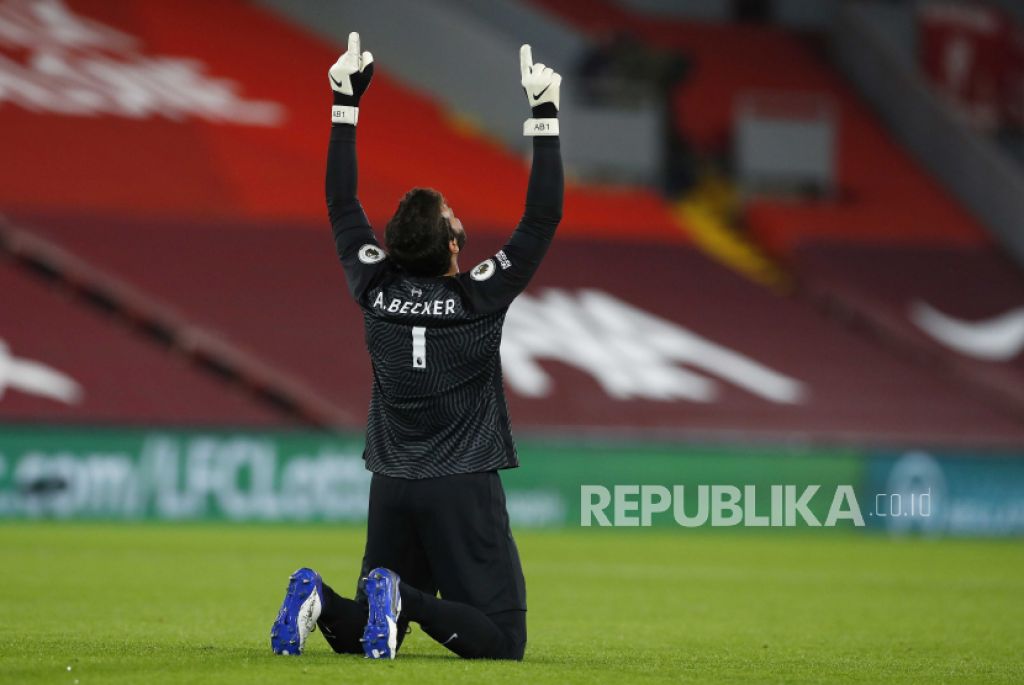 Alisson Becker Cetak Gol Sensasional, Liverpool Jaga Asa ke Liga Champions