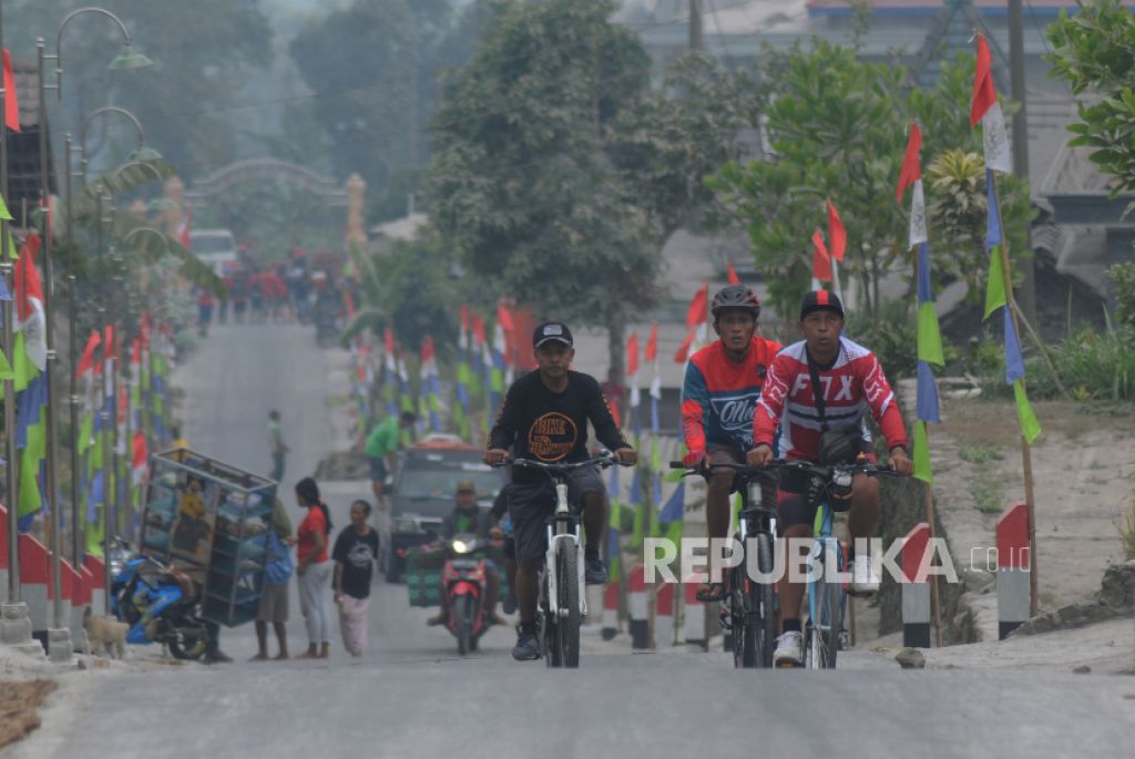 Kembali Erupsi, Hujan Abu Vulkanik Gunung Merapi Selimuti 19 Desa di Magelang