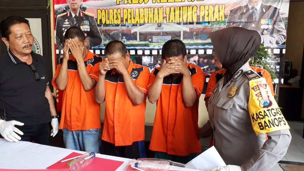 Edan! Empat Pria Ini Pesta Sabu di Warung Kopi