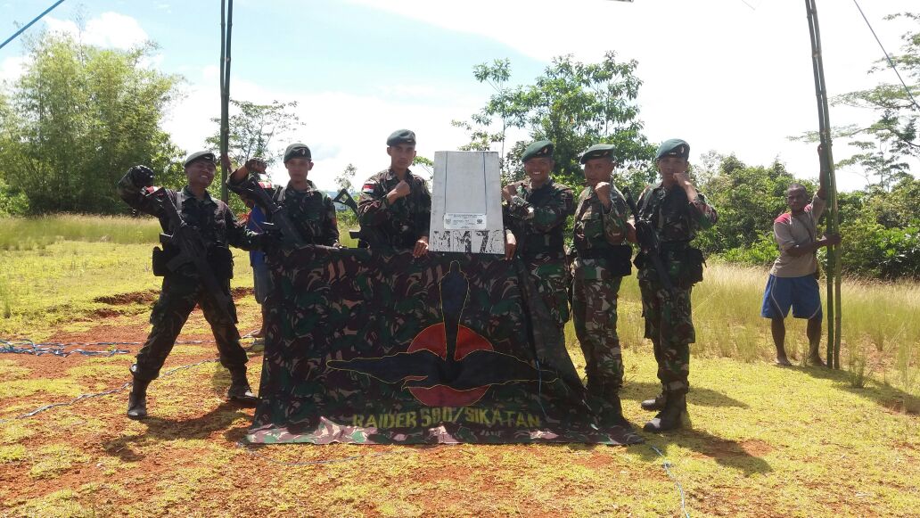 Ketika Satgas Pamtas mengecek patok perbatasan.