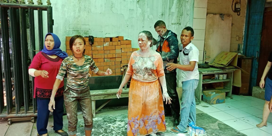 Korban semburan api pipa gas PGN yang bocor dan terbakar.

