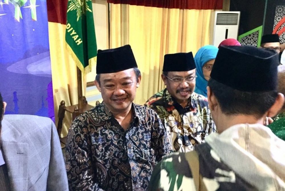 Sekretaris Umum Pimpinan Pusat (PP) Muhammadiyah, Abdul Muti, halal bi halal dengan seluruh jajaran Muhammadiyah pusat maupun daerah di Gedung Pusat Muhammadiyah, Senin (17/6). Foto: Republika/Rahma Sulistya