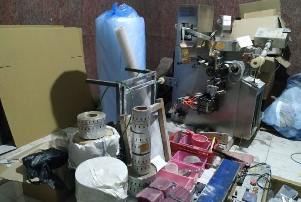 Berbagai alat produksi dan bahan baku narkotika jenis PCC disita BNN dari sebuah pabrik di Kecamatan Kawalu, Kota Tasikmalaya (Foto: Bayu Adji Republika)