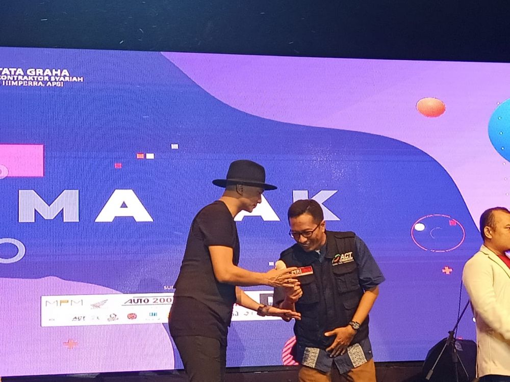 Penyanyi, Anji Manji membantu donasi ke ACT