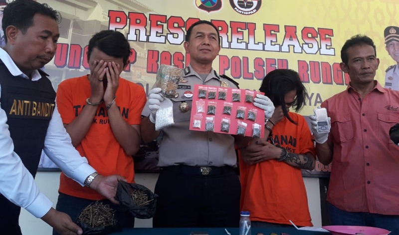 Polisi Gerebek Tempat Bandar Meracik Narkoba