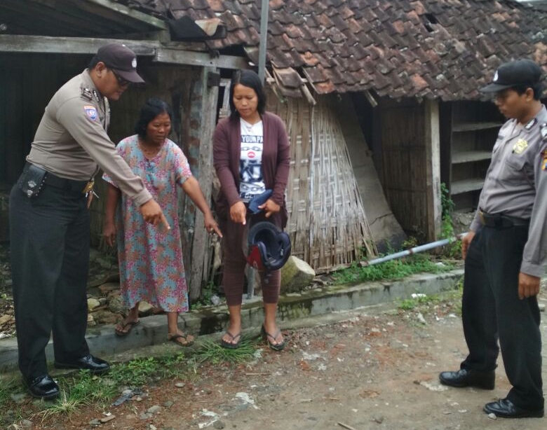 Petugas Kepolisian mendatangi lokasi kejadian.