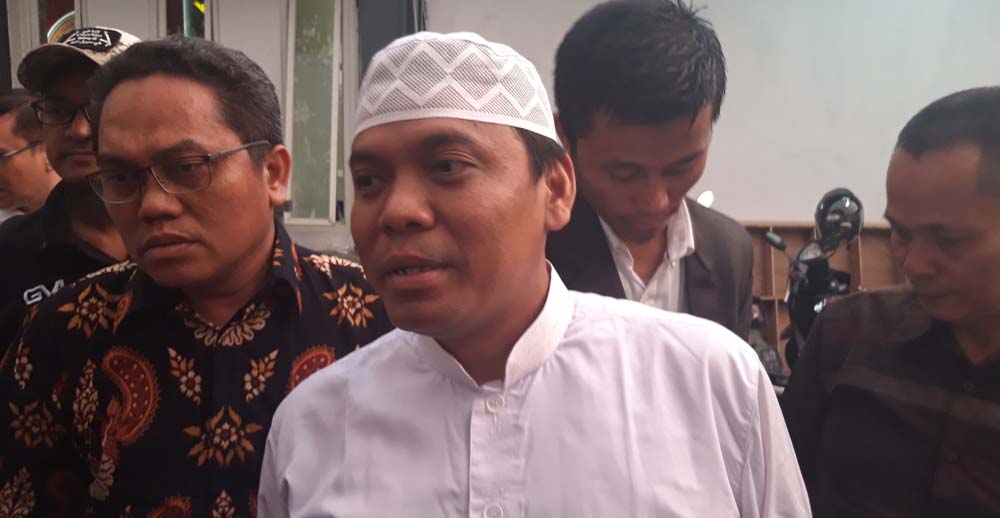 Sugi Nur Raharja atau Gus Nur