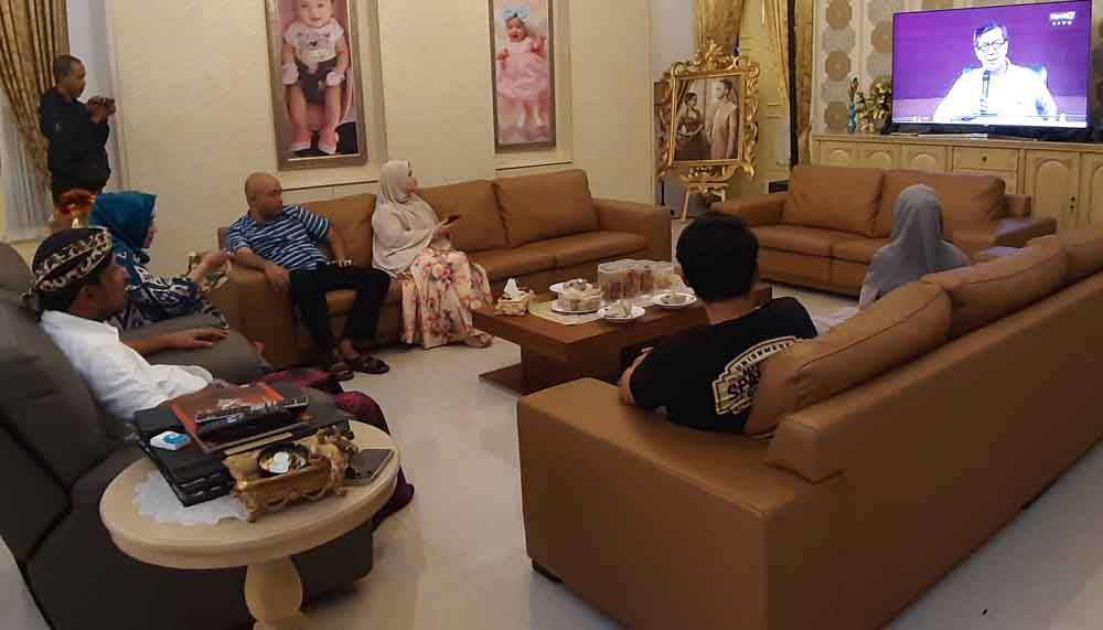 Bupati Ponorogo, Ipong Muchlissoni melihat quick count