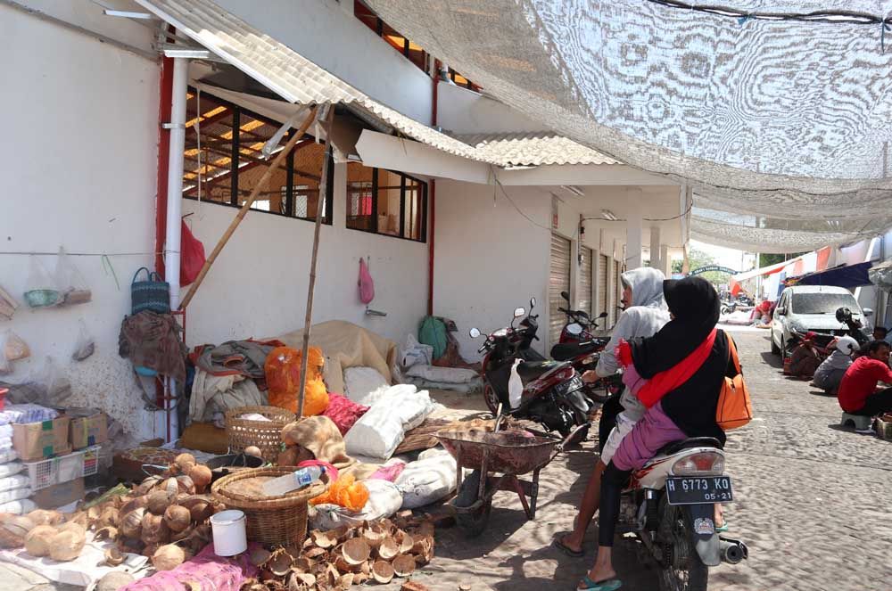 Pasar Somoroto Ponorogo yang ambruk di bagian atap