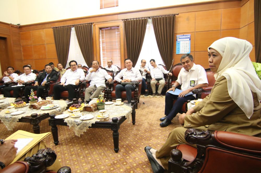 Gubernur Jatim, Khofifah Indar Parawansa dengan Pertamina