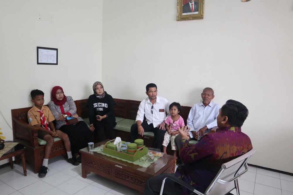 Ini Upaya Pemkab Bantu Exel Siswa SD yang Mencari Barang Rongsokan