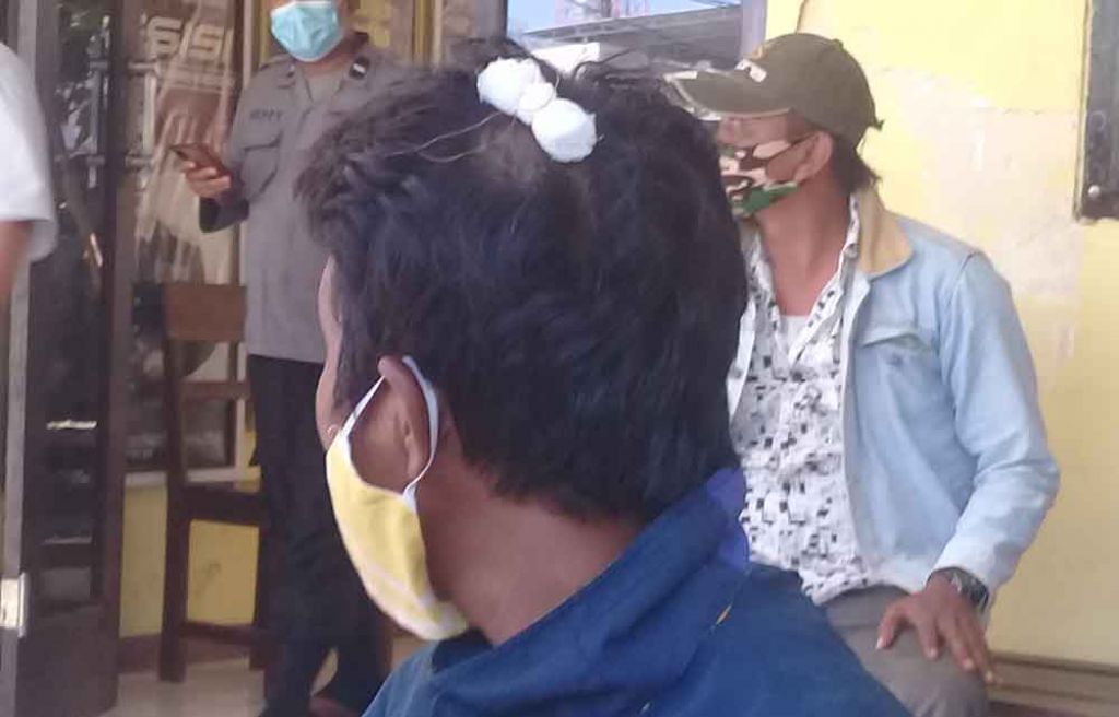 Luka robek di kepala setelah dianiaya mennatu menggunakan bambu