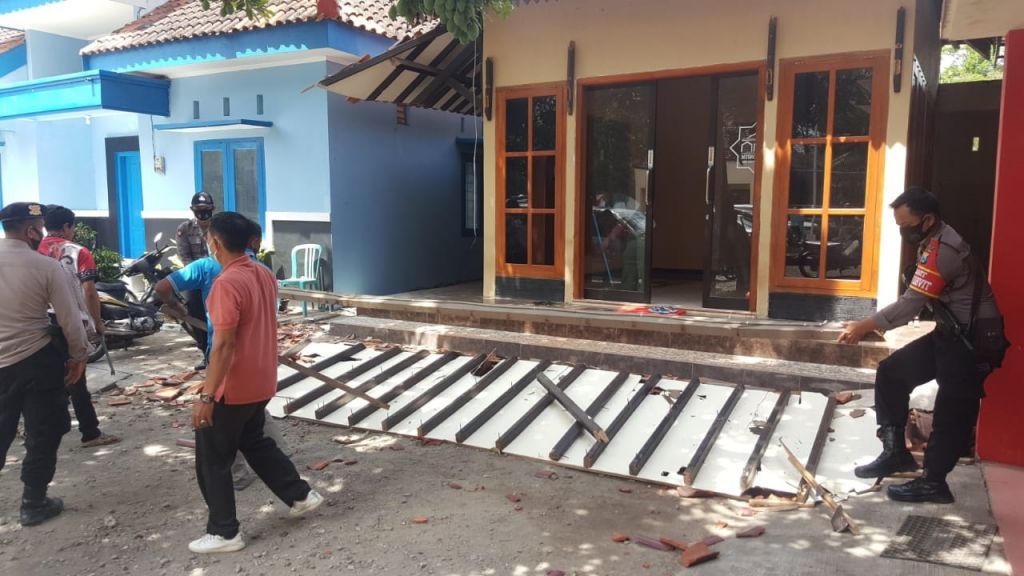 Balai Desa hingga Masjid Rusak Akibat Gempa di Selatan Jatim