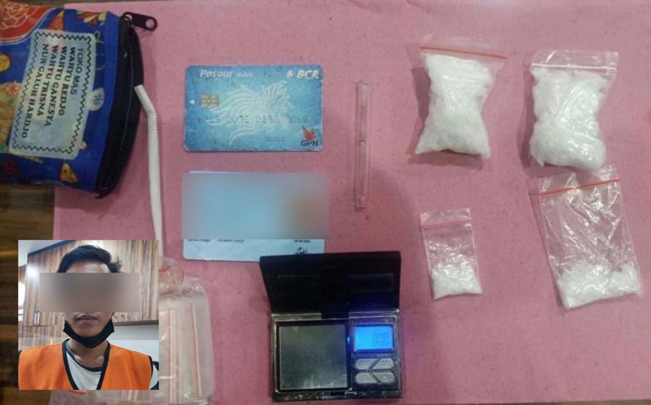 Kolase buruh pabrik dan sabu yang diedarkannya