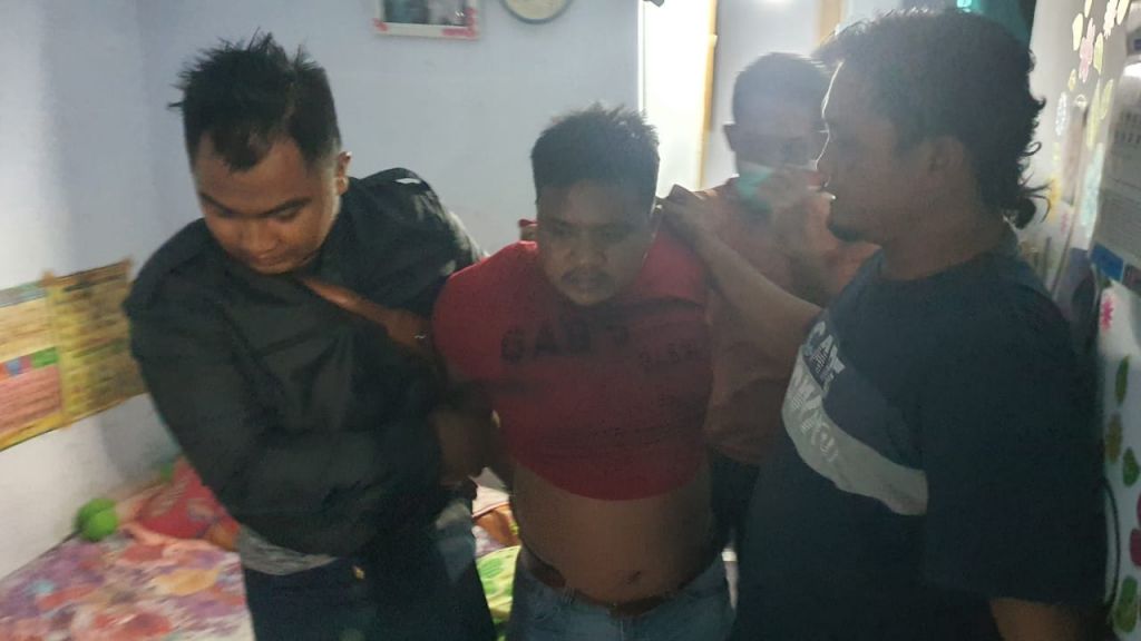 Pelaku pengeroyokan di sebuah kafe di Pasuruan, diamankan polisi. (Foto: Istimewa)