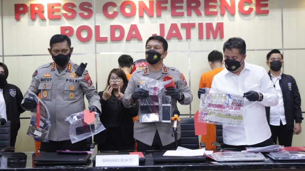 Kapolda Jatim, Irjen Pol Nico Afinta saat rilis di Mapolda Jatim. (Foto: Zain AHmad/jatimnow.com)