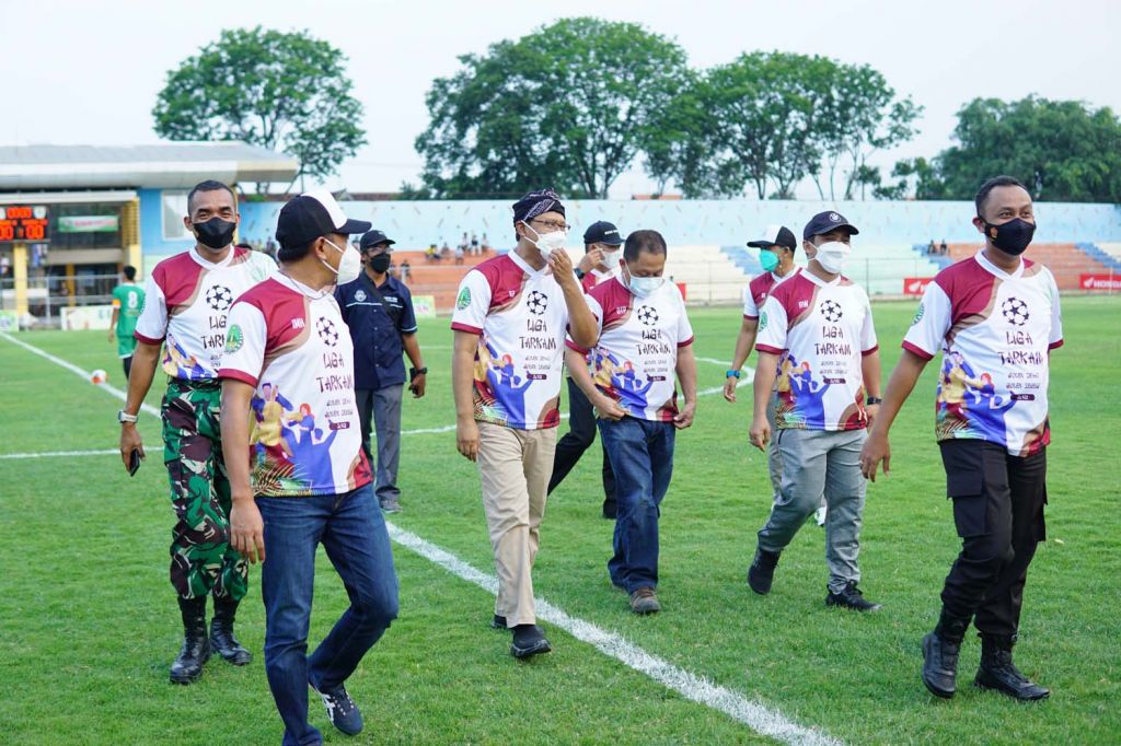 Wali Kota Pasuruan, Saifullah Yusuf dan Forkompimda membuka Liga Tarkam (Foto-foto: Istimewa)