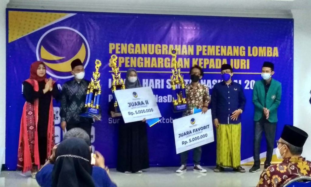 Para pemenang lomba Hari Santri 2021 yang digelar NasDem Jatim