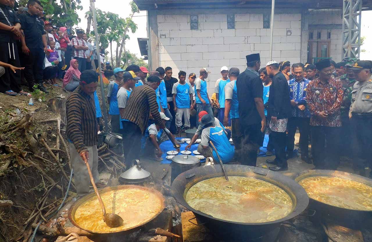 Ritual Adat Mendhak Sangring (Foto: Dok. Humas Pemkab Lamongan)
