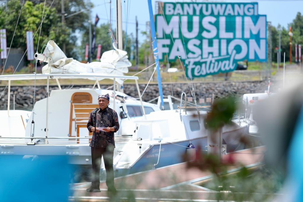 Menteri Koperasi dan Usaha Kecil Menengah (UKM), Teten Masduki dalam acara Banyuwangi Moslem Fashion Festival (BMFF). (Foto: Istimewa)