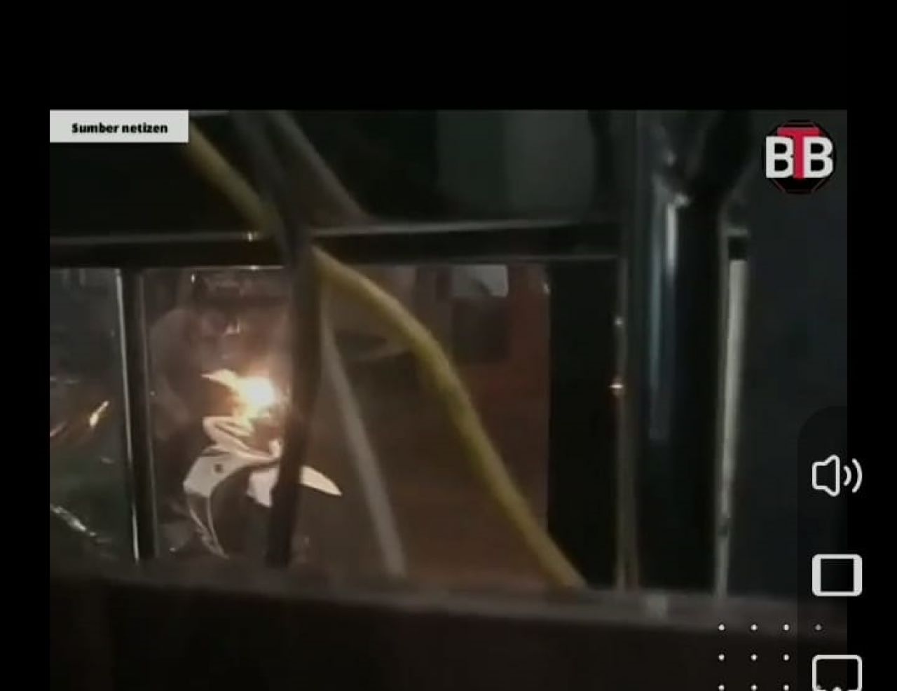 Pelaku ekshibisionisme tertangkap kamera korbannya di daerah Pasar Srono, Banyuwangi.