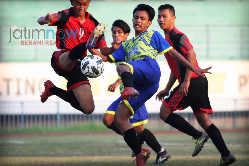 Putra Regas Wringinanom VS ASG Giri di Stadion Gejos Gresik (Foto-foto: Sahlul Fahmi/Jatimnow.com)