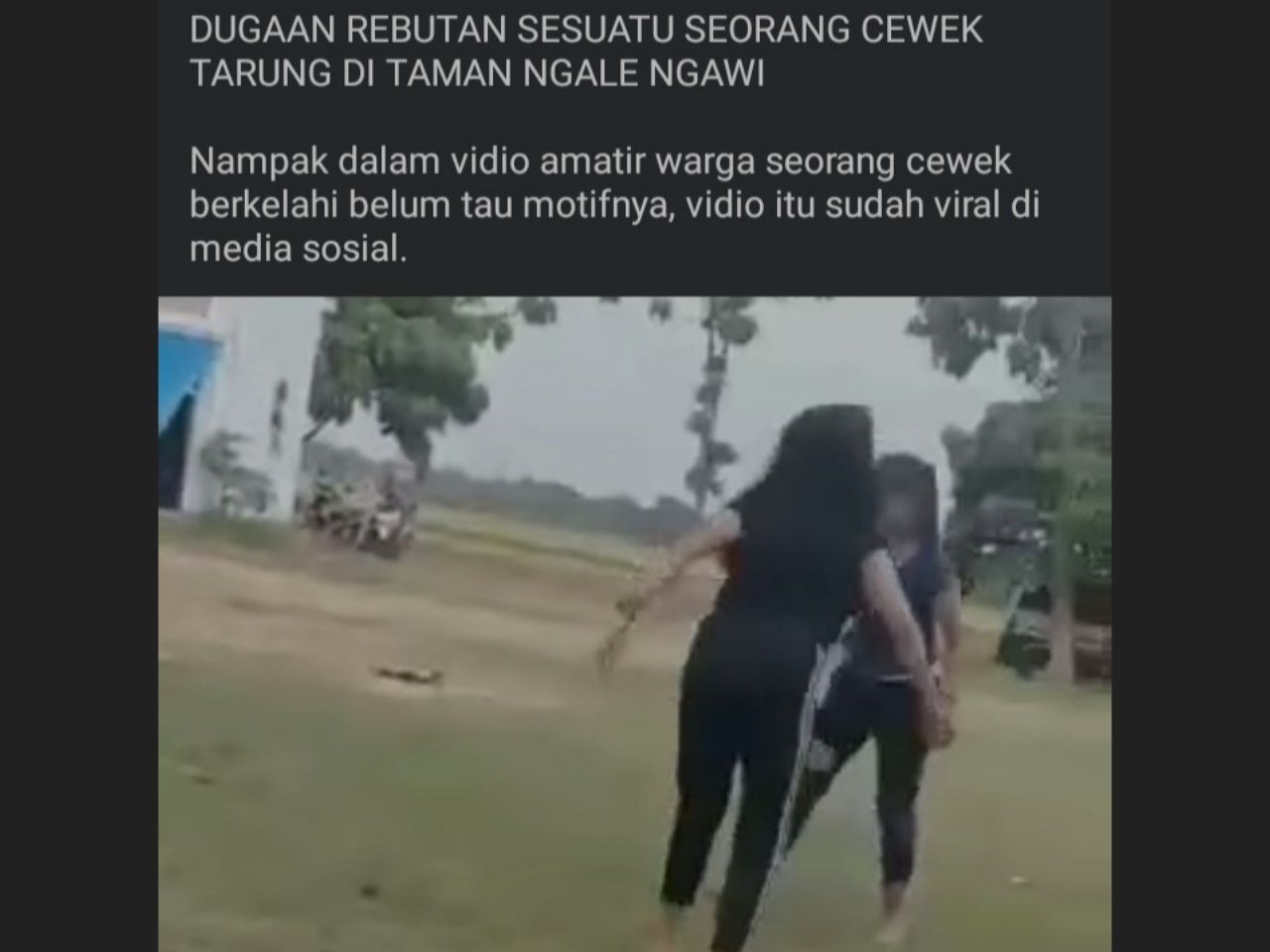Tangkapan layar video perkelahian dua remaja putri di Kabupaten Ngawi.